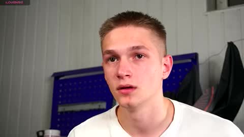 Snapshot of dustyn_fox chatting on 10.22.25 Dustyn online show from 10.22.25