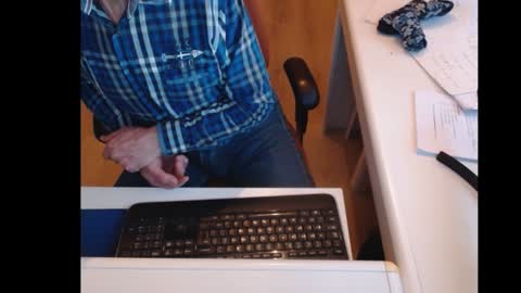 Snapshot of dutchpornking2 chatting on 01.15.25 dutchpornking2 online show from 01.15.25