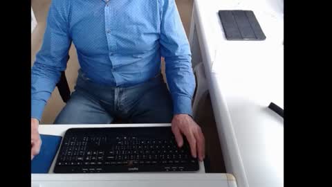 Snapshot of dutchpornking2 chatting on 10.31.25 dutchpornking2 online show from 10.31.25