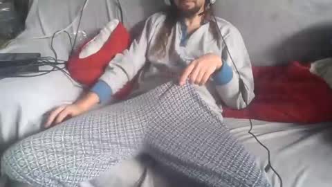 Snapshot of dv3nd3 chatting on 11.13.25 dv3nd3 online show from 11.13.25