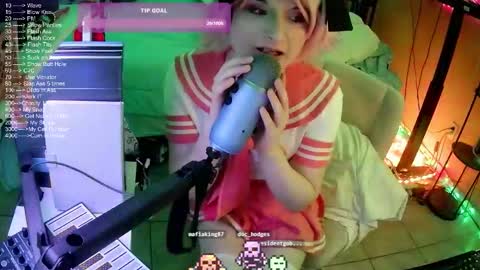 Snapshot of dvadaisy chatting on 10.10.25 DvaDaisy online show from 10.10.25