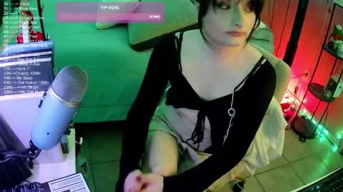 Snapshot of dvadaisy chatting on 10.19.25 DvaDaisy online show from 10.19.25