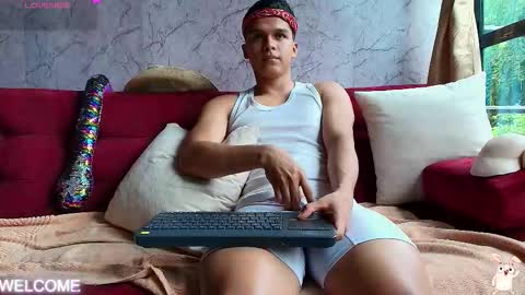 Snapshot of dwayne_brown chatting on 10.25.25 dwayne_brown online show from 10.25.25