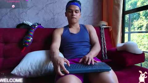 Snapshot of dwayne_brown chatting on 11.01.25 dwayne_brown online show from 11.01.25