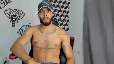 Snapshot of dwaynehoff chatting on 02.10.25 DWAYNIE online show from 02.10.25