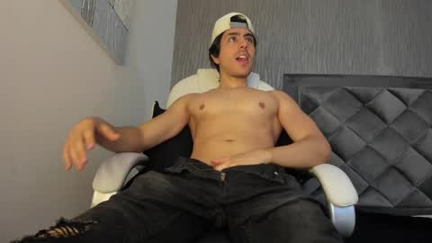 Snapshot of dylan_cross_ chatting on 09.28.25 Dylan online show from 09.28.25