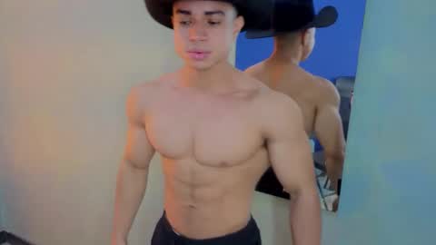 Snapshot of dylanguss chatting on 10.29.25 dylanguss online show from 10.29.25