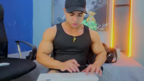 Snapshot of dylanguss chatting on 11.20.25 dylanguss online show from 11.20.25