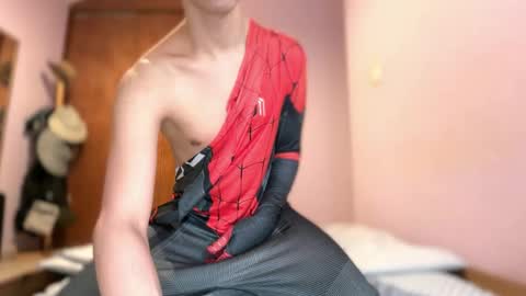 Snapshot of dylannewell chatting on 10.19.25 dylannewell online show from 10.19.25