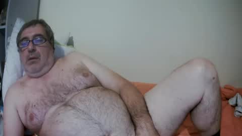 Snapshot of e1415926 chatting on 12.01.24 Uncle Emo online show from 12.01.24