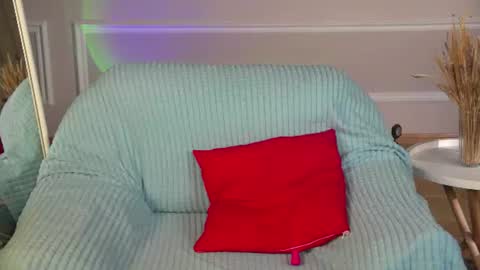 Snapshot of e_vvv_a chatting on 06.24.26 Eva online show from 06.24.26