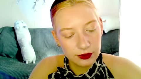 Lily online show from 04.17.26