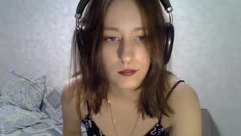 Snapshot of earthablong chatting on 10.20.25 Molly online show from 10.20.25