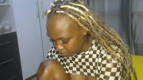 east_queen online show from 01.18.25