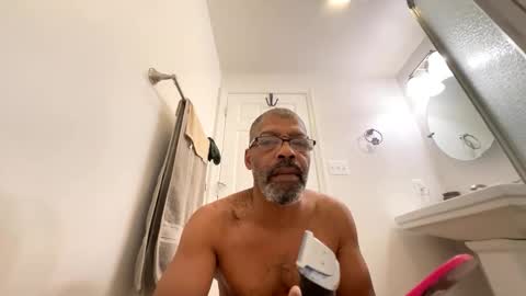 Snapshot of easternjerk chatting on 10.21.25 easternjerk online show from 10.21.25