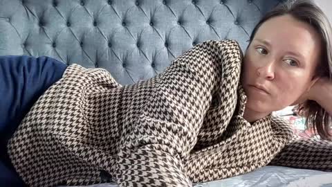 Snapshot of eatmypie69 chatting on 09.11.25 Nadia Ferreira online show from 09.11.25