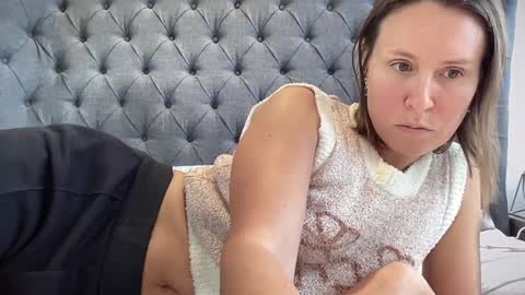 Snapshot of eatmypie69 chatting on 10.15.25 Nadia Ferreira online show from 10.15.25