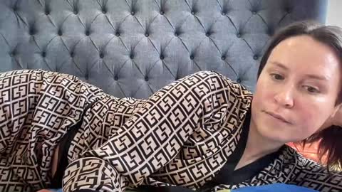 Nadia Ferreira  online show from 11.11.25