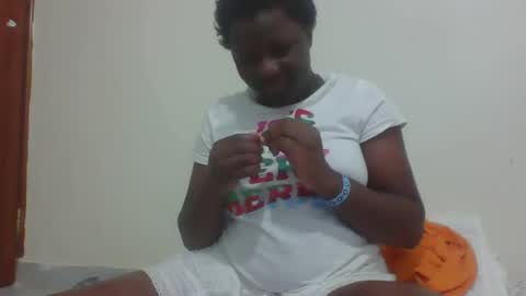 Snapshot of ebony_cecee chatting on 10.21.25 ebony_cecee online show from 10.21.25