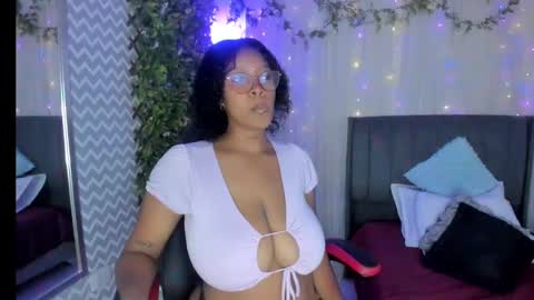 Snapshot of ebony_colombian chatting on 12.11.24 Andrea online show from 12.11.24