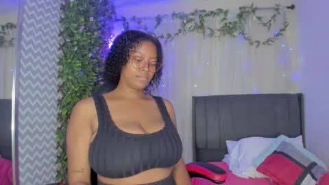 Snapshot of ebony_colombian chatting on 01.07.25 Andrea online show from 01.07.25