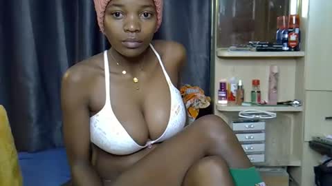 Snapshot of ebony_j chatting on 04.01.26 ebony_j online show from 04.01.26