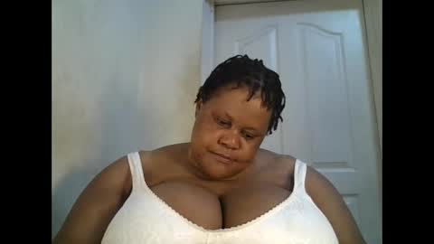 Snapshot of ebony_magixs chatting on 10.12.25 ebony_magixs online show from 10.12.25