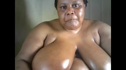 Snapshot of ebony_magixs chatting on 10.13.25 ebony_magixs online show from 10.13.25