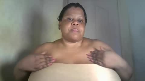 Snapshot of ebony_magixs chatting on 10.20.25 ebony_magixs online show from 10.20.25