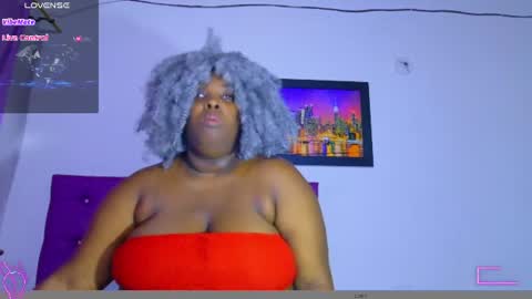Snapshot of ebony_neighbormoans chatting on 07.08.26 LINA online show from 07.08.26