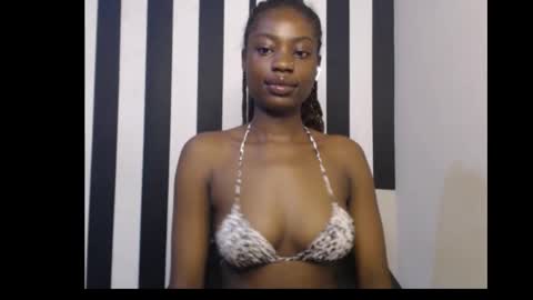 Snapshot of ebony_petitequeen chatting on 11.15.25 Ella online show from 11.15.25
