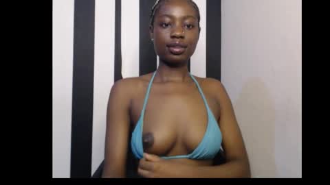 Snapshot of ebony_petitequeen chatting on 11.21.25 Ella online show from 11.21.25