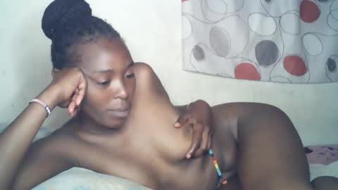 Snapshot of ebony_phoenix12 chatting on 10.25.25 ebony_phoenix12 online show from 10.25.25