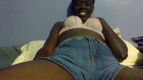 Snapshot of ebonydol2 chatting on 02.24.25 ebonydol2 online show from 02.24.25