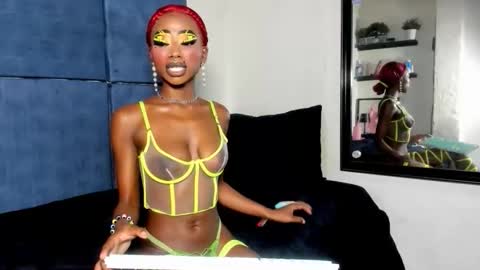 Snapshot of ebonydollx69 chatting on 03.31.26 Pearl online show from 03.31.26