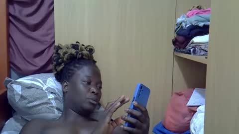 Snapshot of ebonydora chatting on 10.19.25 ebonydora online show from 10.19.25