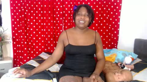 Snapshot of ebonyjdore chatting on 11.20.25 rosmary online show from 11.20.25