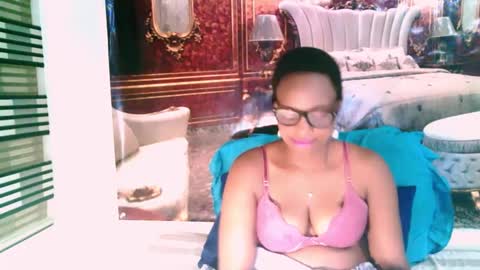 Snapshot of ebonyseductionz chatting on 01.15.25 Zammy online show from 01.15.25