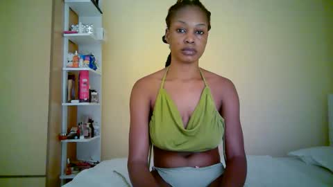 Snapshot of ebonytanqueen chatting on 05.17.26 ebonytanqueen online show from 05.17.26