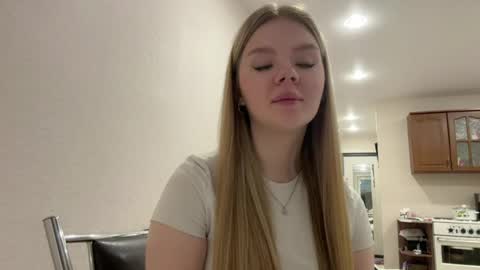 Snapshot of eddielaursen chatting on 04.08.26 Mia online show from 04.08.26