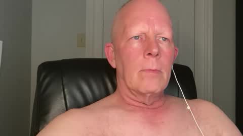 Snapshot of eddygl1968 chatting on 10.22.25 Eddy online show from 10.22.25