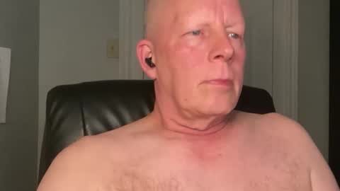 Snapshot of eddygl1968 chatting on 10.27.25 Eddy online show from 10.27.25