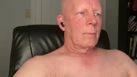 Snapshot of eddygl1968 chatting on 11.10.25 Eddy online show from 11.10.25