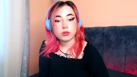 Snapshot of ediefris chatting on 01.03.25 fickle demon made of clumps of matter online show from 01.03.25