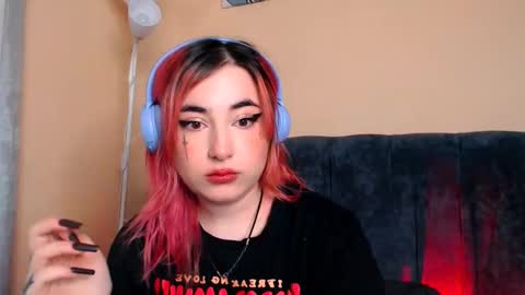 Snapshot of ediefris chatting on 01.03.25 fickle demon made of clumps of matter online show from 01.03.25