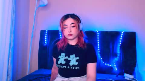 Snapshot of ediefris chatting on 01.05.25 fickle demon made of clumps of matter online show from 01.05.25