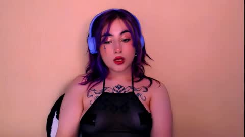 Snapshot of ediefris chatting on 02.05.25 fickle demon made of clumps of matter online show from 02.05.25