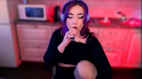 Snapshot of ediefris chatting on 02.07.25 fickle demon made of clumps of matter online show from 02.07.25