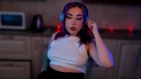 Snapshot of ediefris chatting on 02.10.25 fickle demon made of clumps of matter online show from 02.10.25