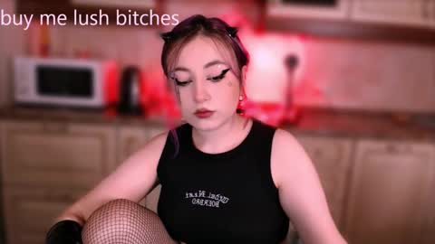 Snapshot of ediefris chatting on 03.08.25 fickle demon made of clumps of matter online show from 03.08.25